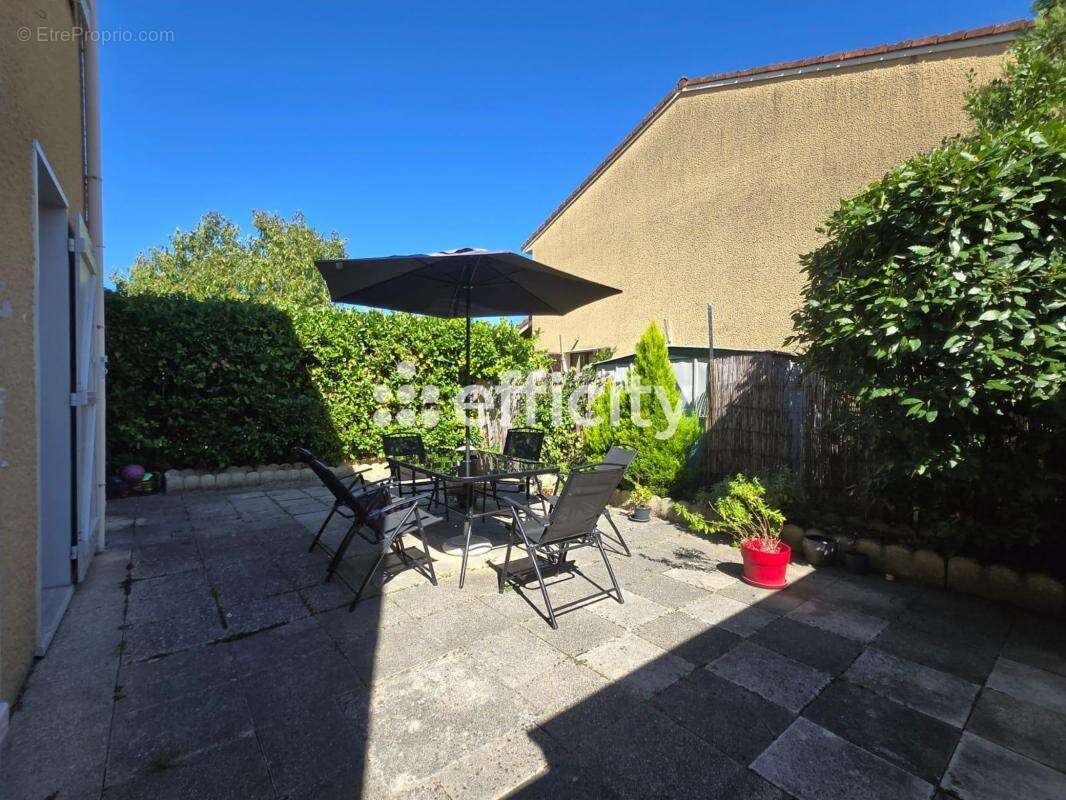 Maison à VAULX-EN-VELIN