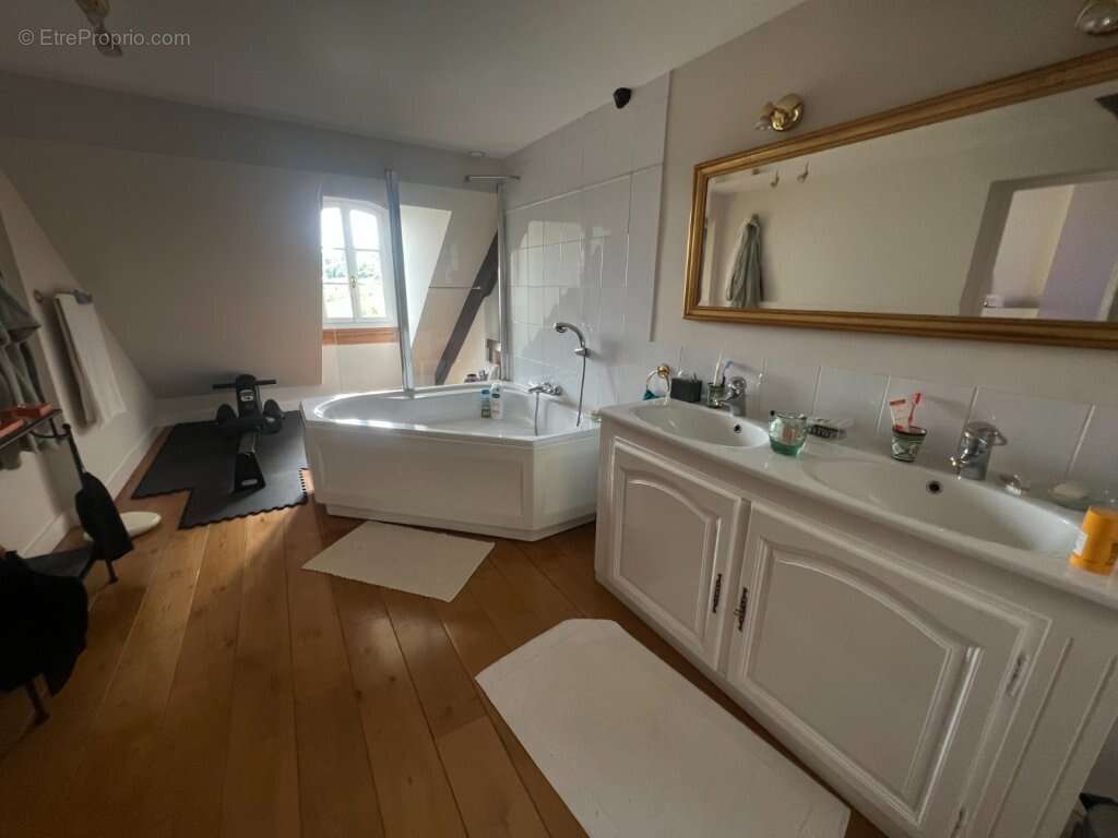 Maison à MONTCENIS
