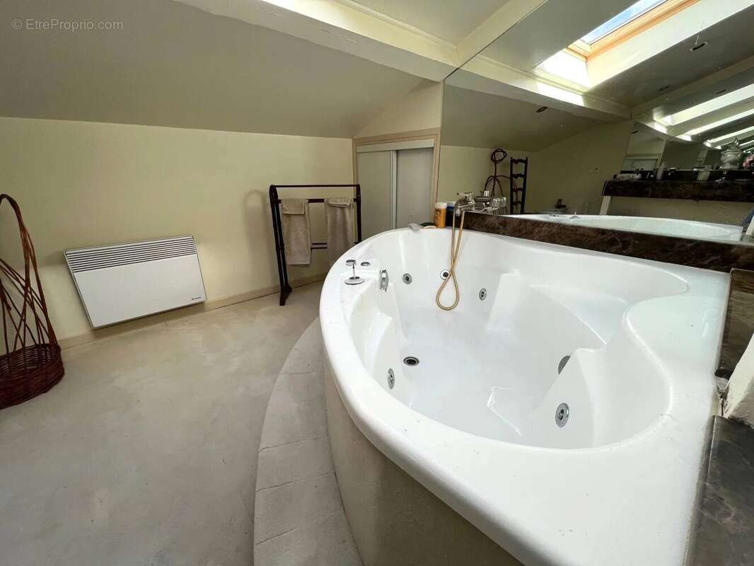 Maison à ESCORNEBOEUF