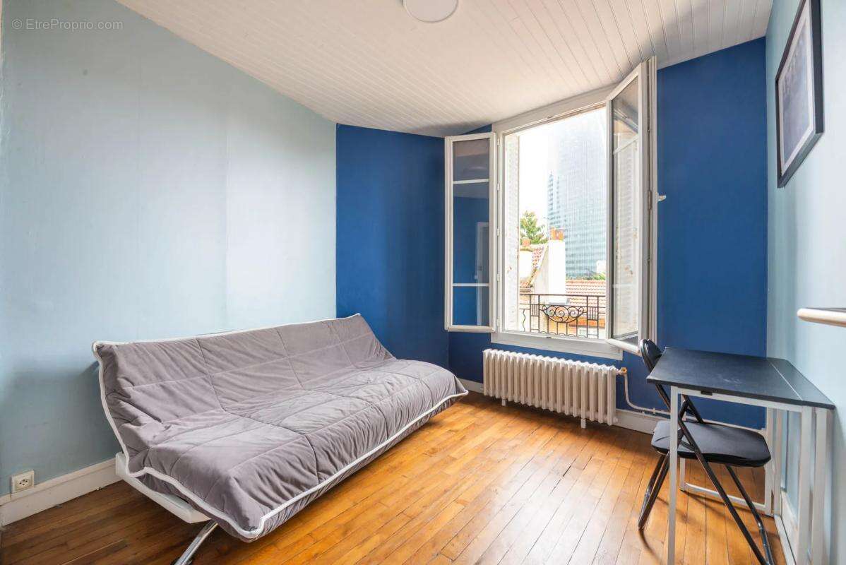 Appartement à COURBEVOIE
