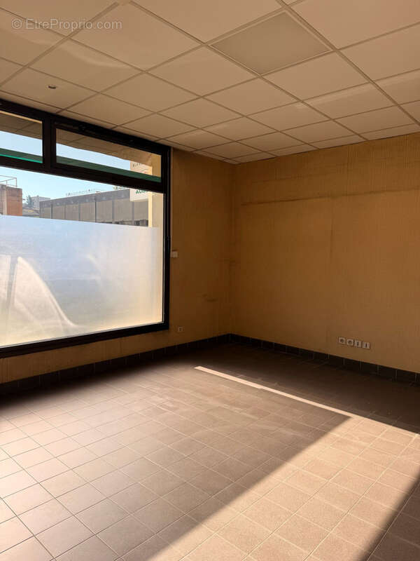 À VENDRE   Local commercial de 245 m2 au cœur d’Annonay - photo 5