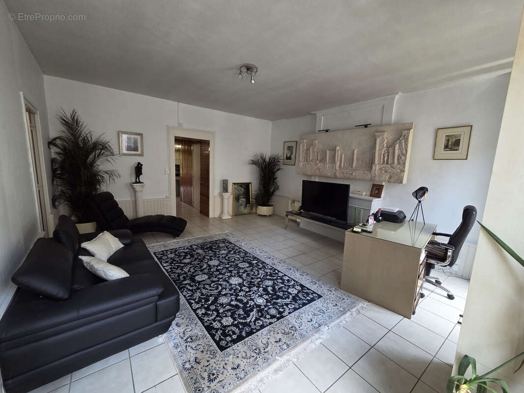 Appartement T2 bis 64m2 centre ville 2éme étage - photo 2