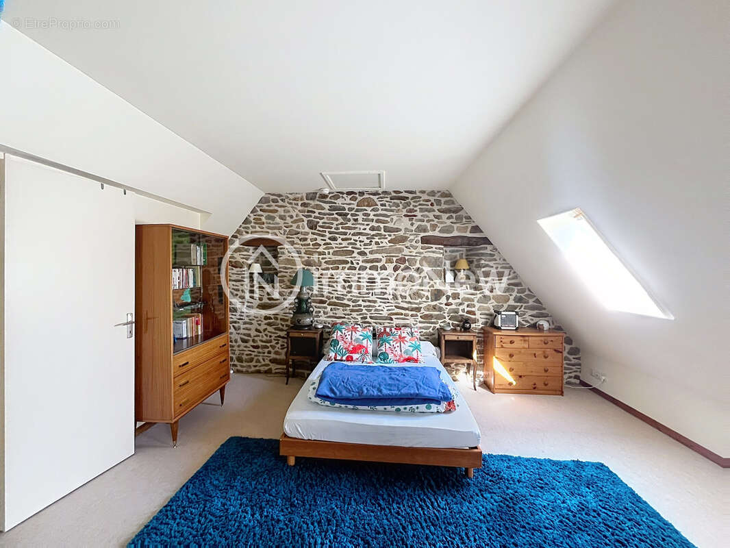 Une maison dans le bourg de SAINT JEAN LE THOMAS - photo 9