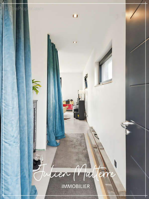 St-Just-St-Rambert, maison d'architecte 147 m², 4 chambres, garage double sur terrain de 985 m² - photo 8