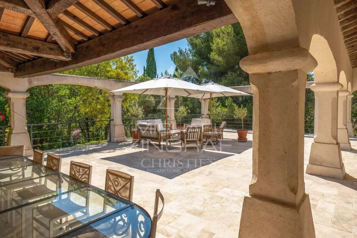 Maison à SAINT-CYR-SUR-MER