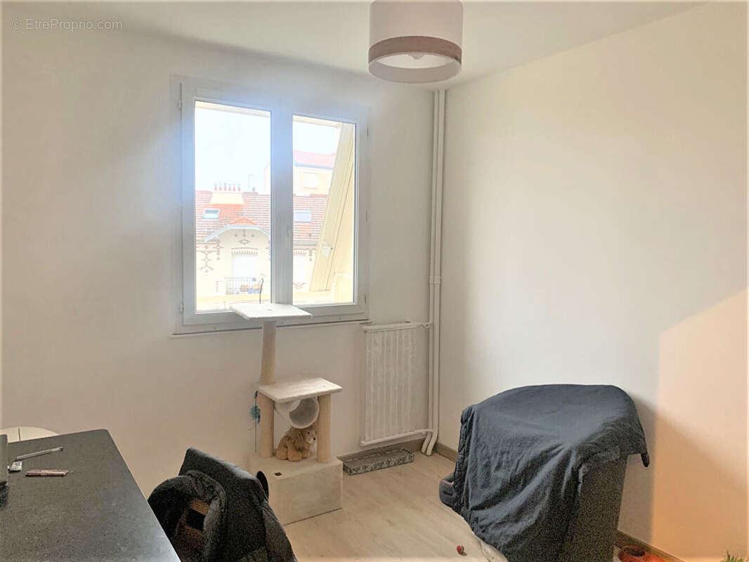 Appartement à COURBEVOIE