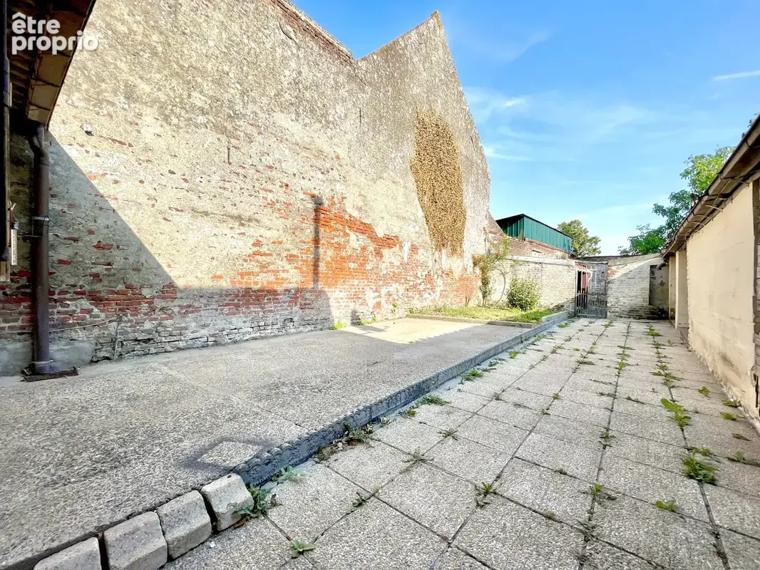 maison de 105 m2 à rénover - fort potentiel - photo 3