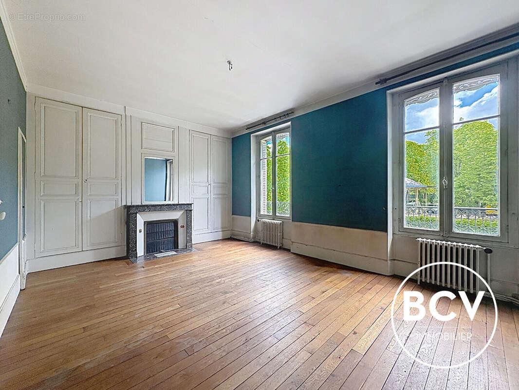 Maison de caractère et dépendances d'environ 320 m² - photo 10