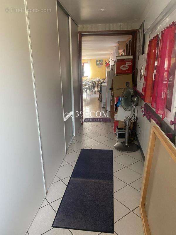 Commerce à SAINT-ROMAIN-DE-LERPS