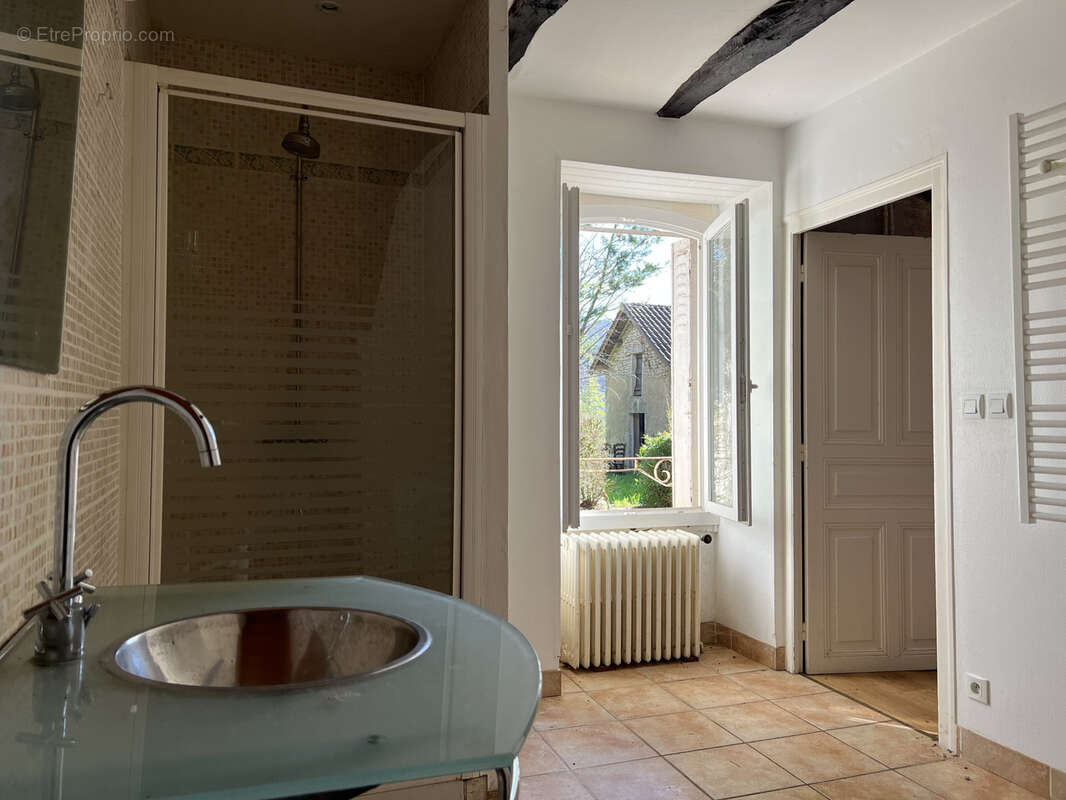 Maison à SAULIAC-SUR-CELE