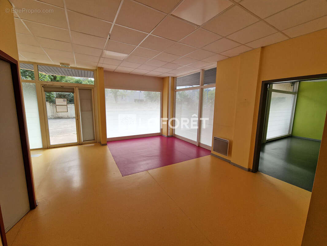 Commerce à ONET-LE-CHATEAU