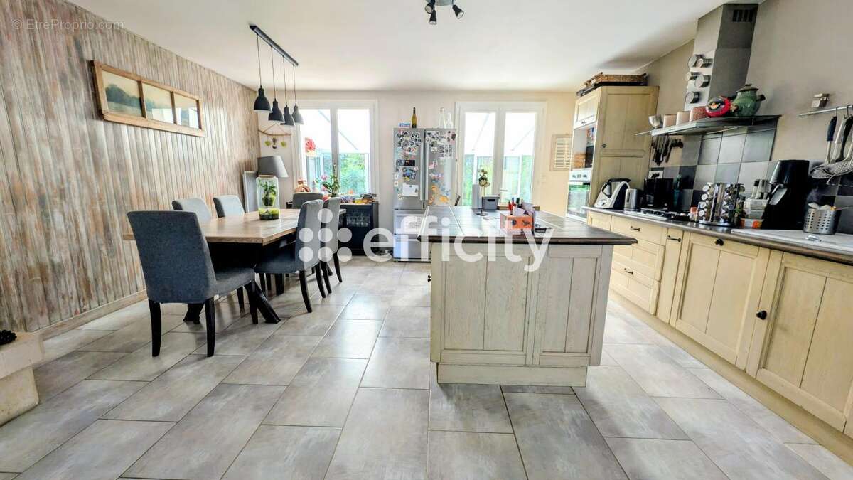 Maison 180 m² à Rochecorbon  - photo 3
