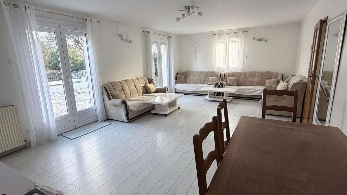 Photo 2 - Maison à SARCELLES