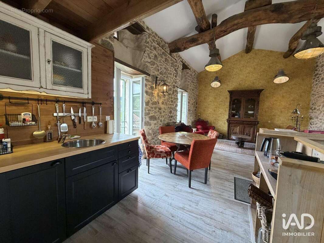 Maison 200 m² à Notre-Dame-De-La-Rouviere  - photo 8