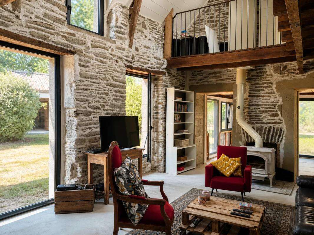 Maison de 13 pièces de 380 m² à Évellys - photo 2