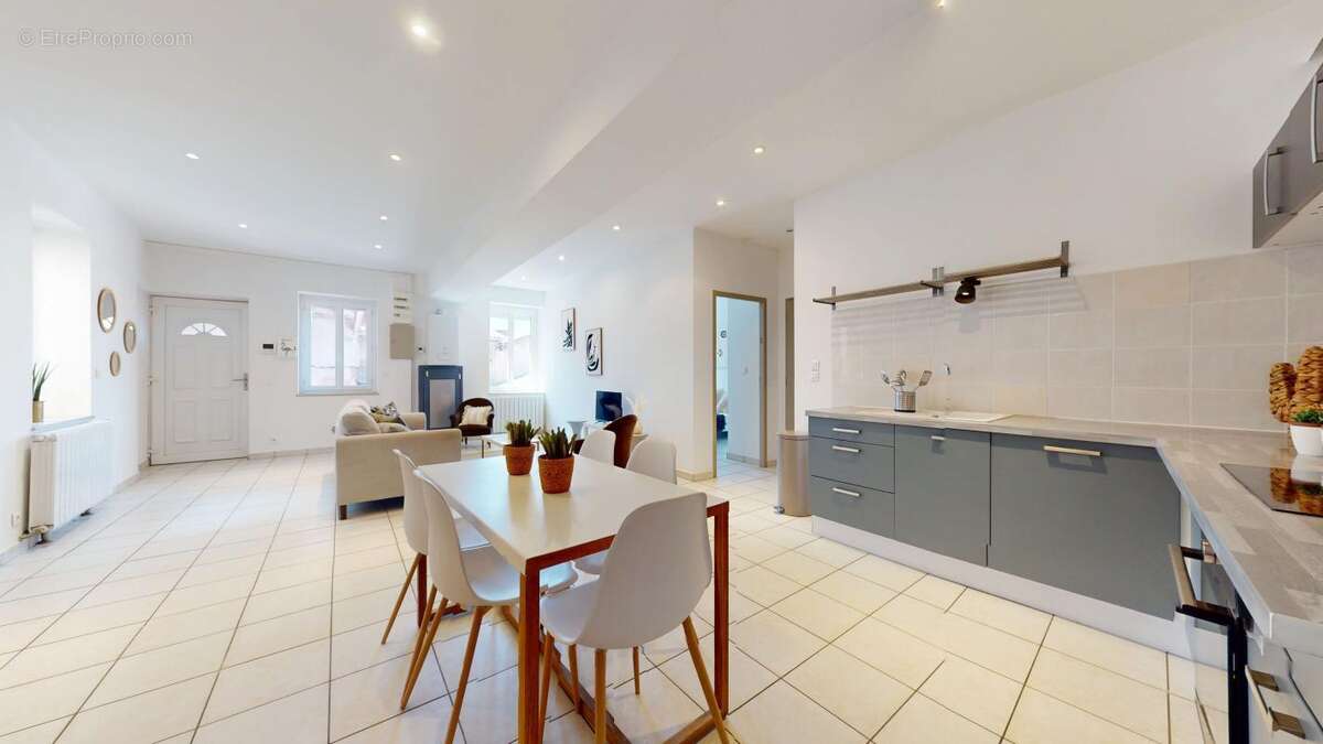 Appartement sur cour avec extérieur au centre de Villefranche-sur-saône - photo 3