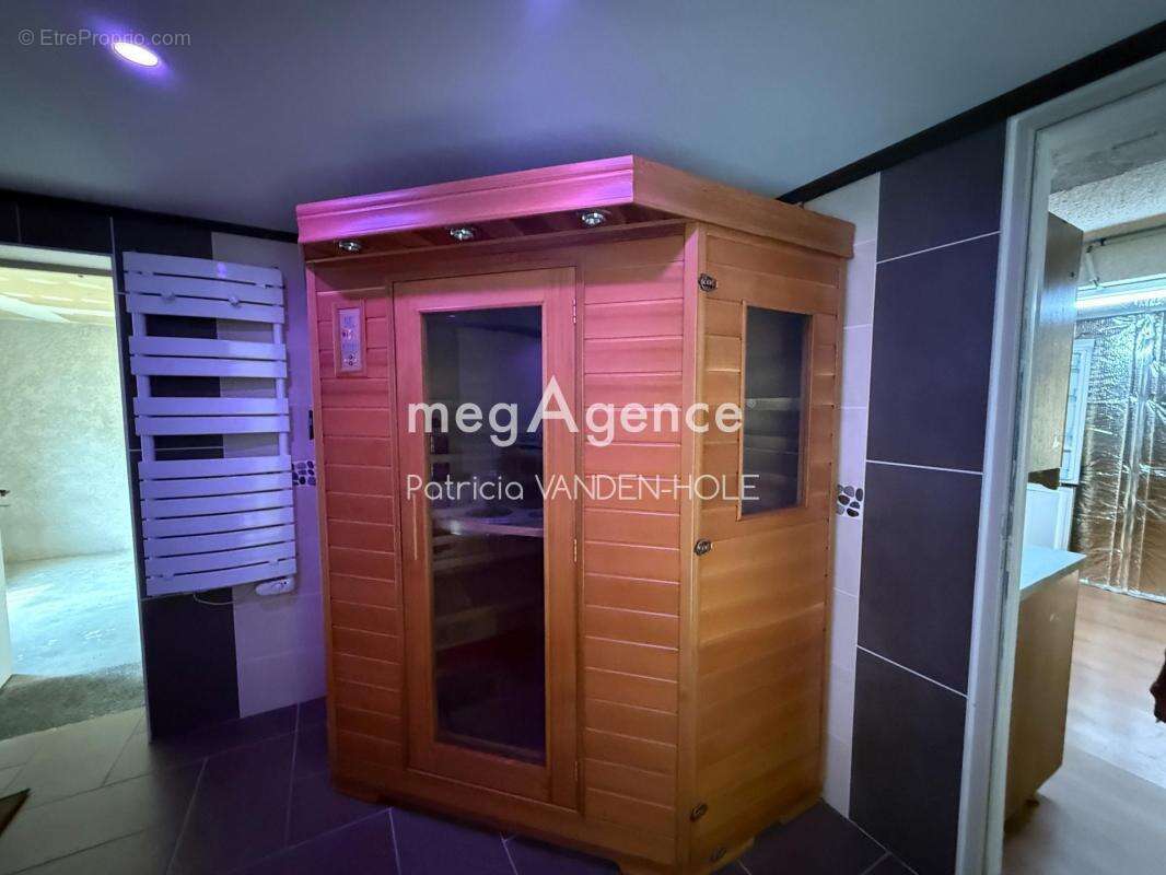 Villa avec piscine couverte à 1h de Paris , vendu avec le mobiliers , prestations récentes - photo 4