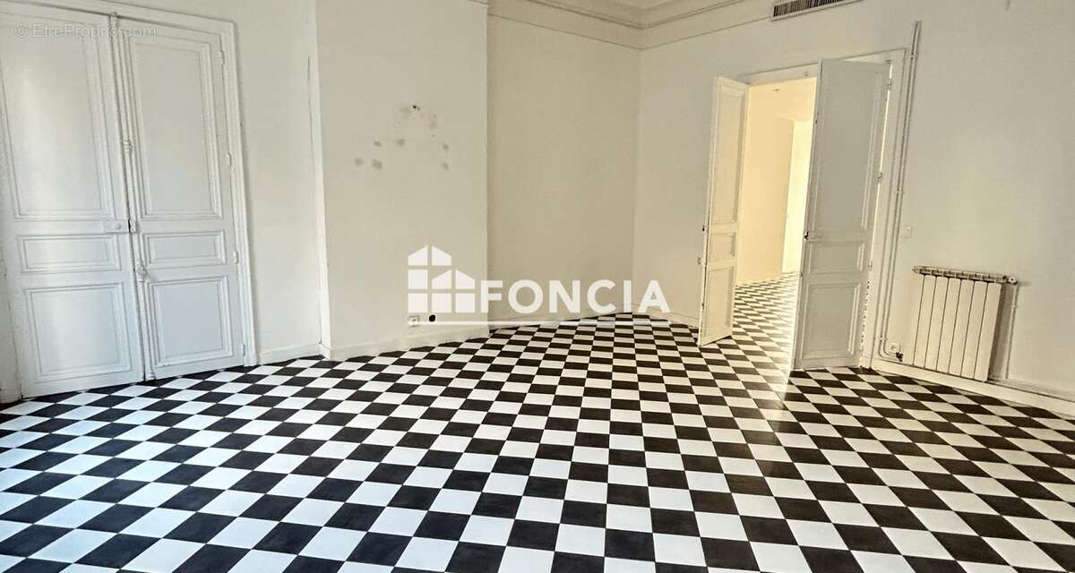 Appartement à MARSEILLE-1E