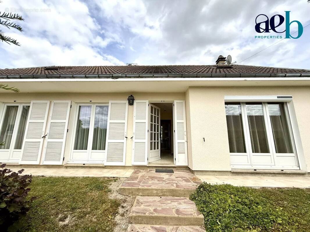 Maison à LA RIVIERE-DE-CORPS