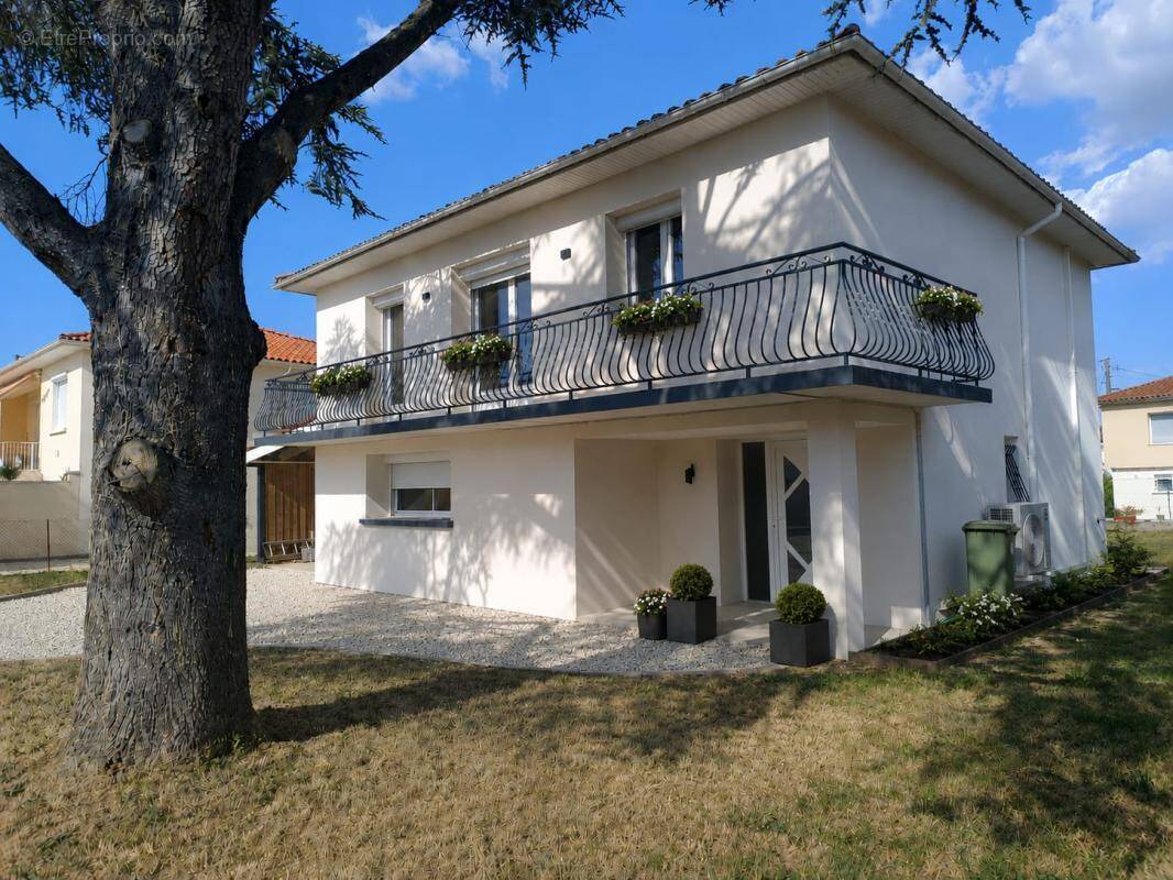 Maison à PUJOLS