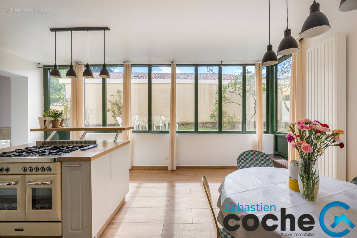 Maison à SAINT-BONNET-DE-MURE