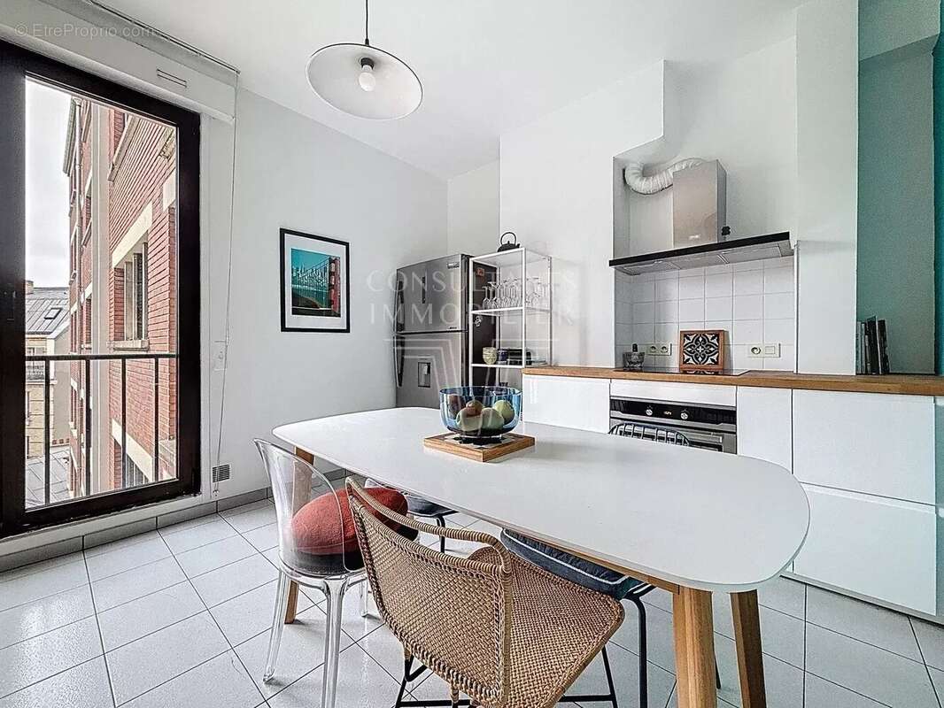 Appartement à PARIS-16E