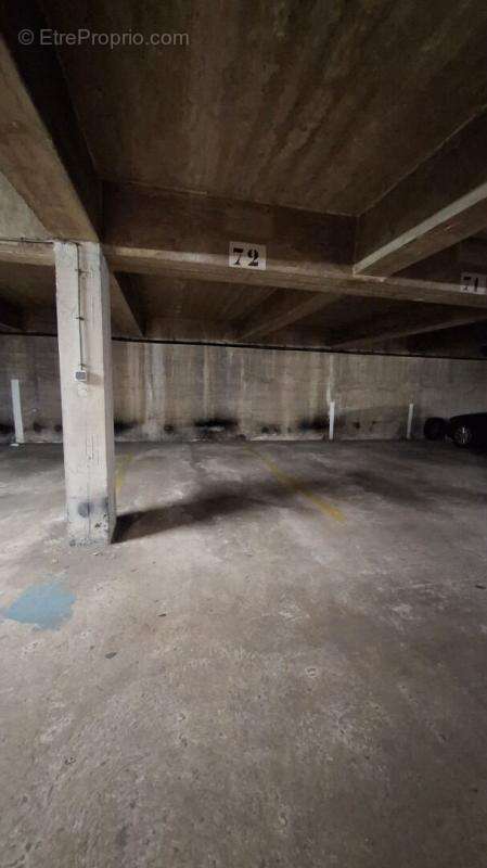 Parking à PARIS-12E