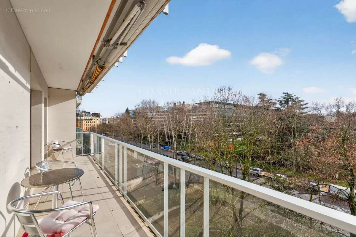 Appartement à NEUILLY-SUR-SEINE