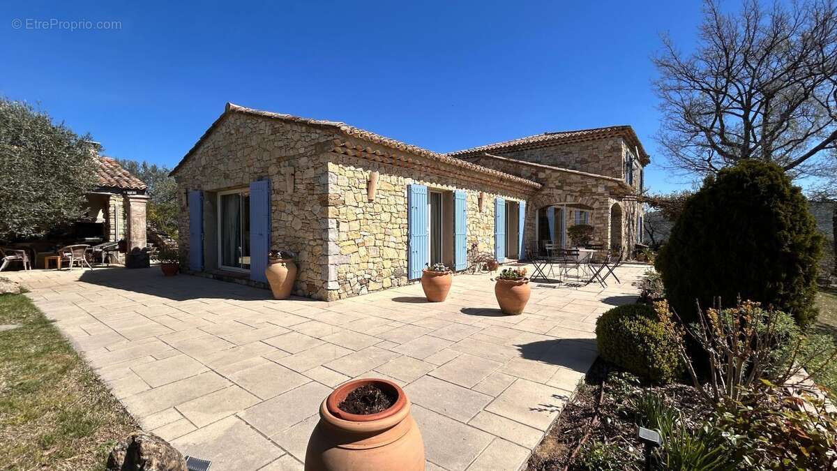 Maison à ENTRECHAUX