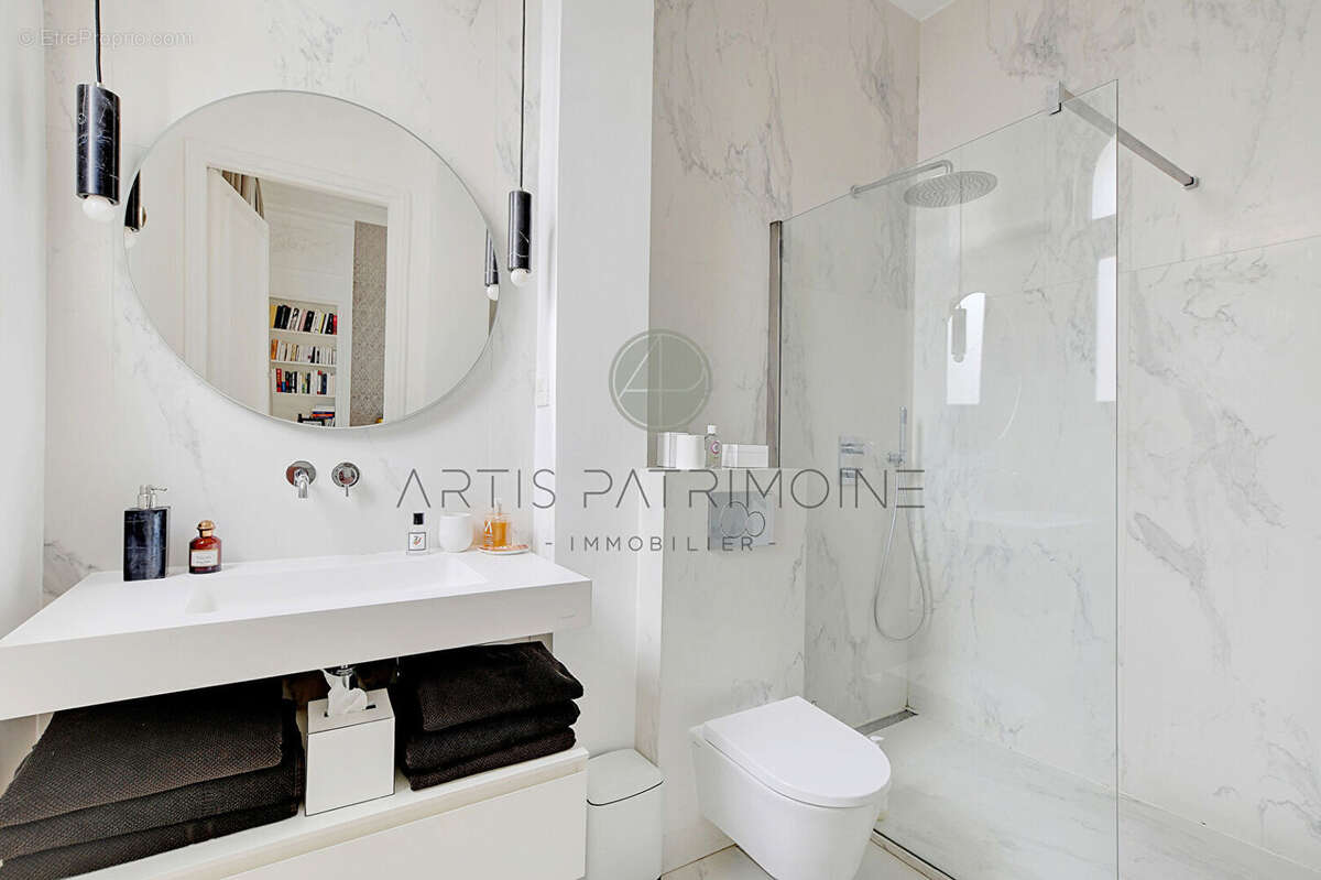 Appartement à PARIS-17E