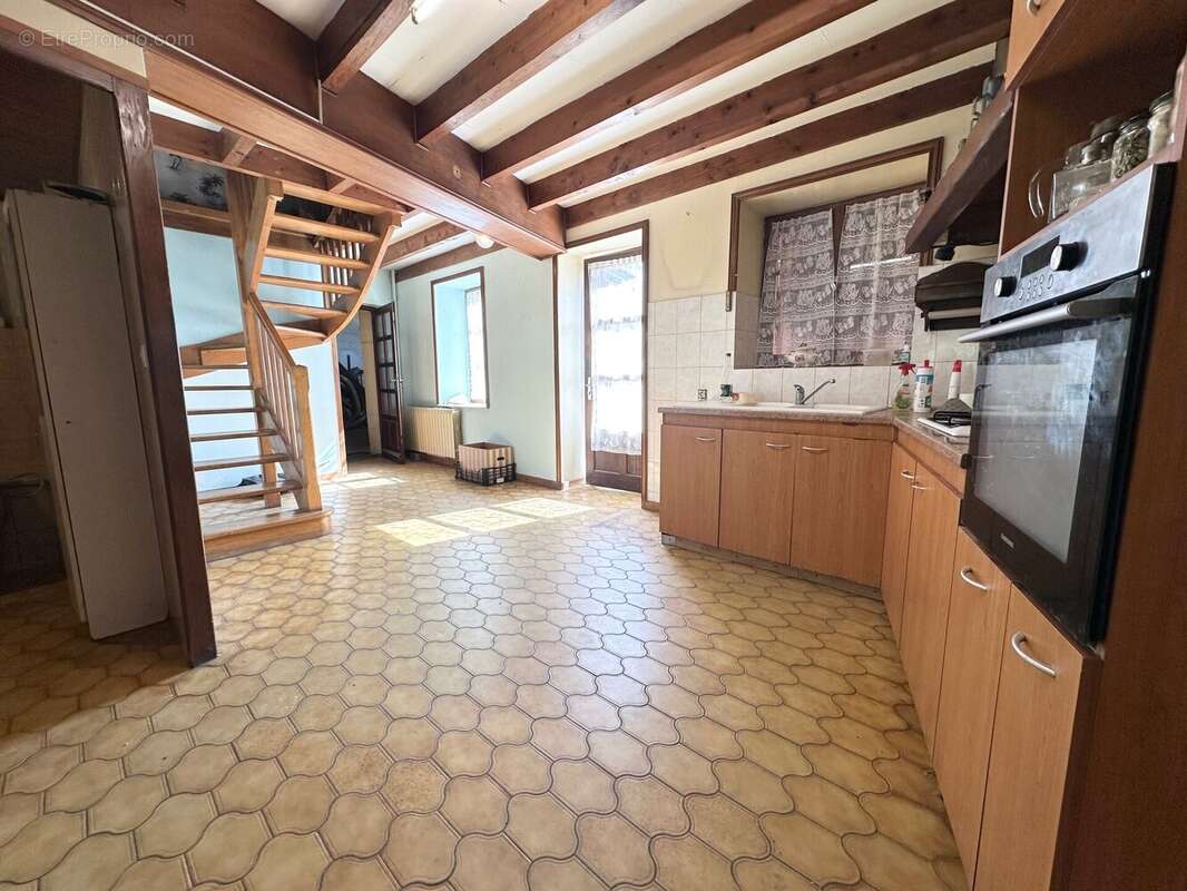 Cuisine dinatoire de 26 m² - Maison à ATTIGNAT