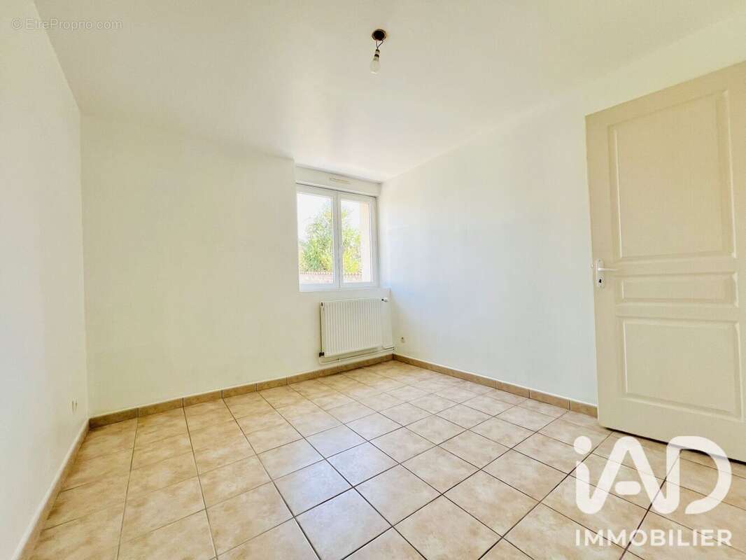 Appartement 56 m² à Saint-Laurent-De-Chamousset  - photo 8