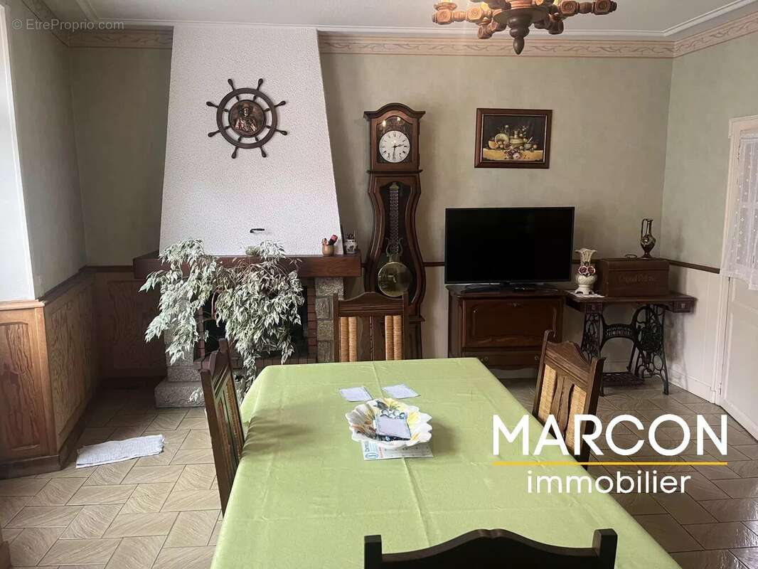 Maison à CHENERAILLES