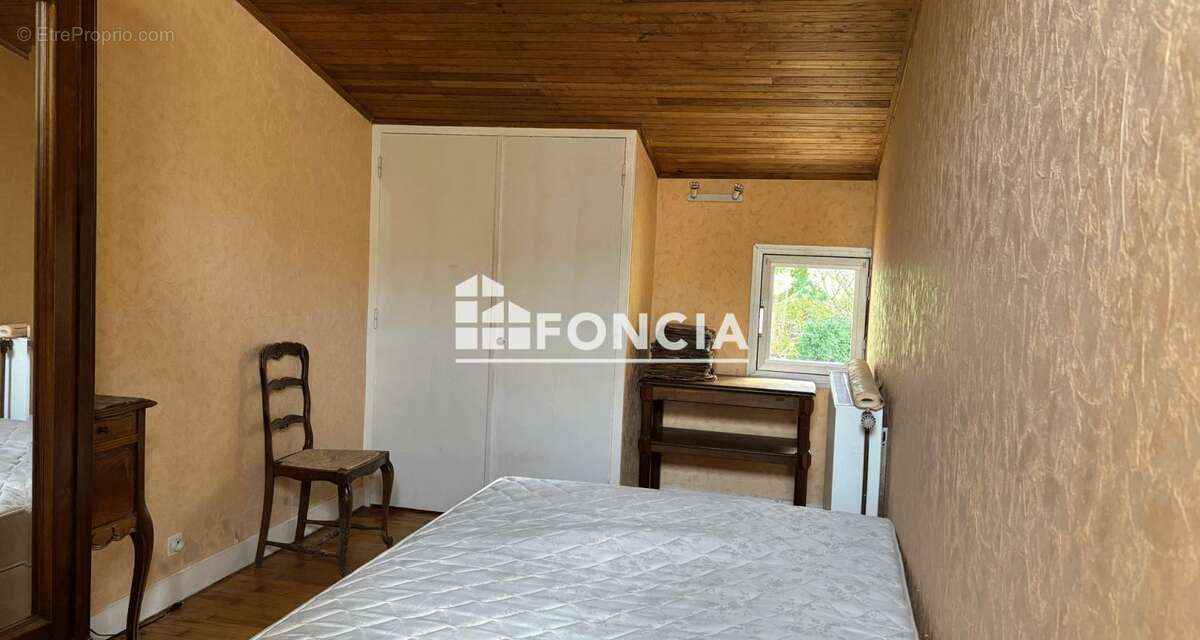 Maison à SAINT-JEAN-DE-MUZOLS