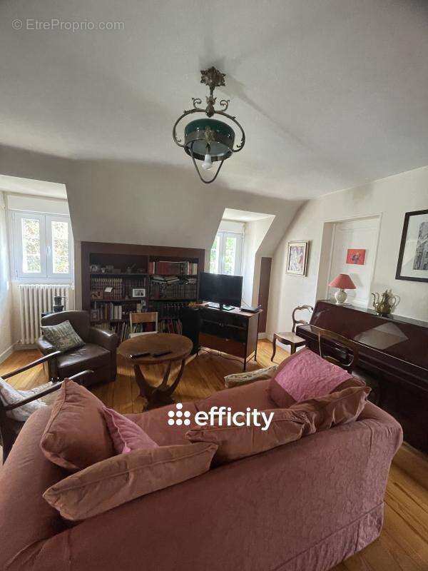 Maison à FONTAINE-LE-PORT