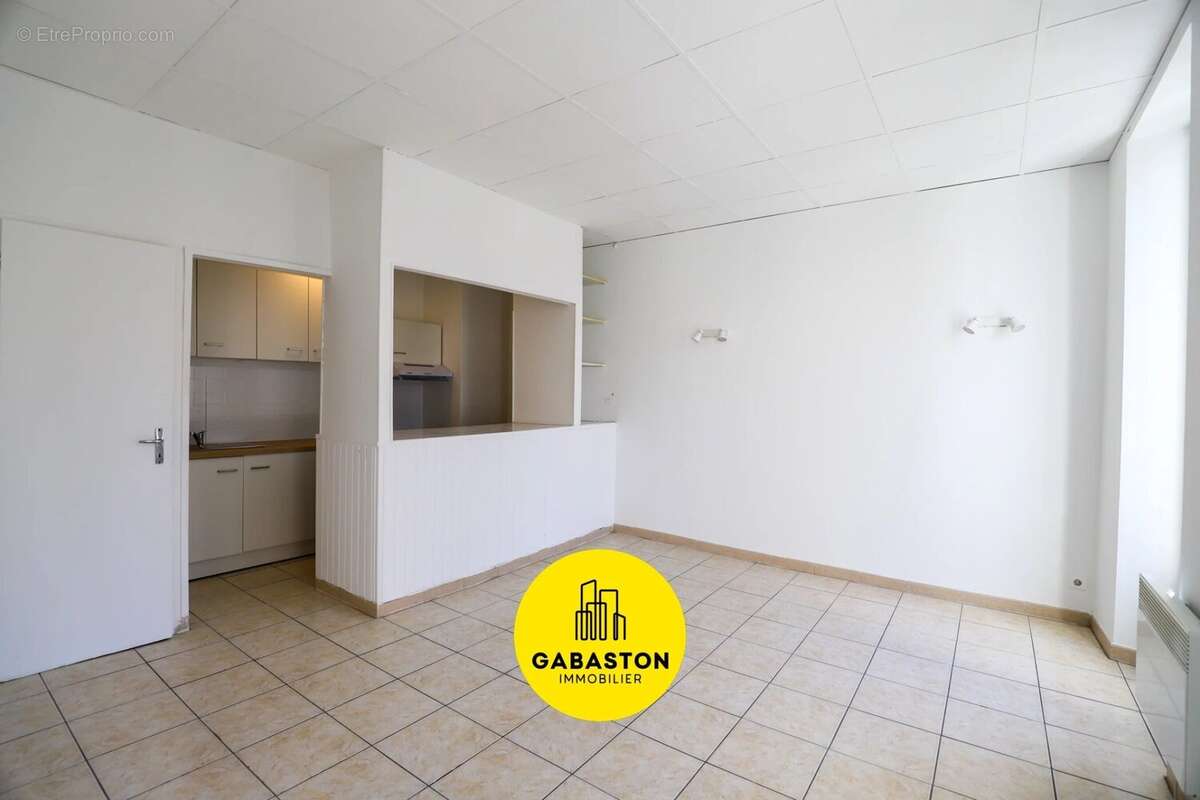 Appartement à MARSEILLE-4E