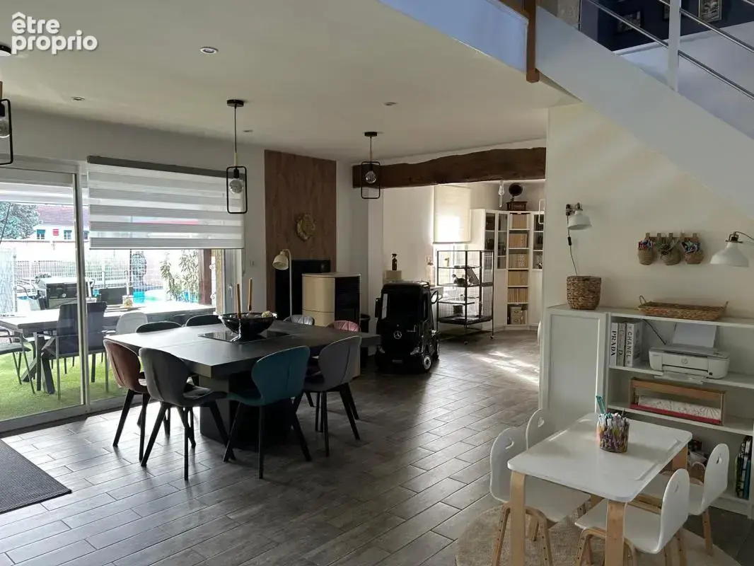 Maison 8 pièces 206 m² à vendre à Saint-Yorre (03270) - photo 2