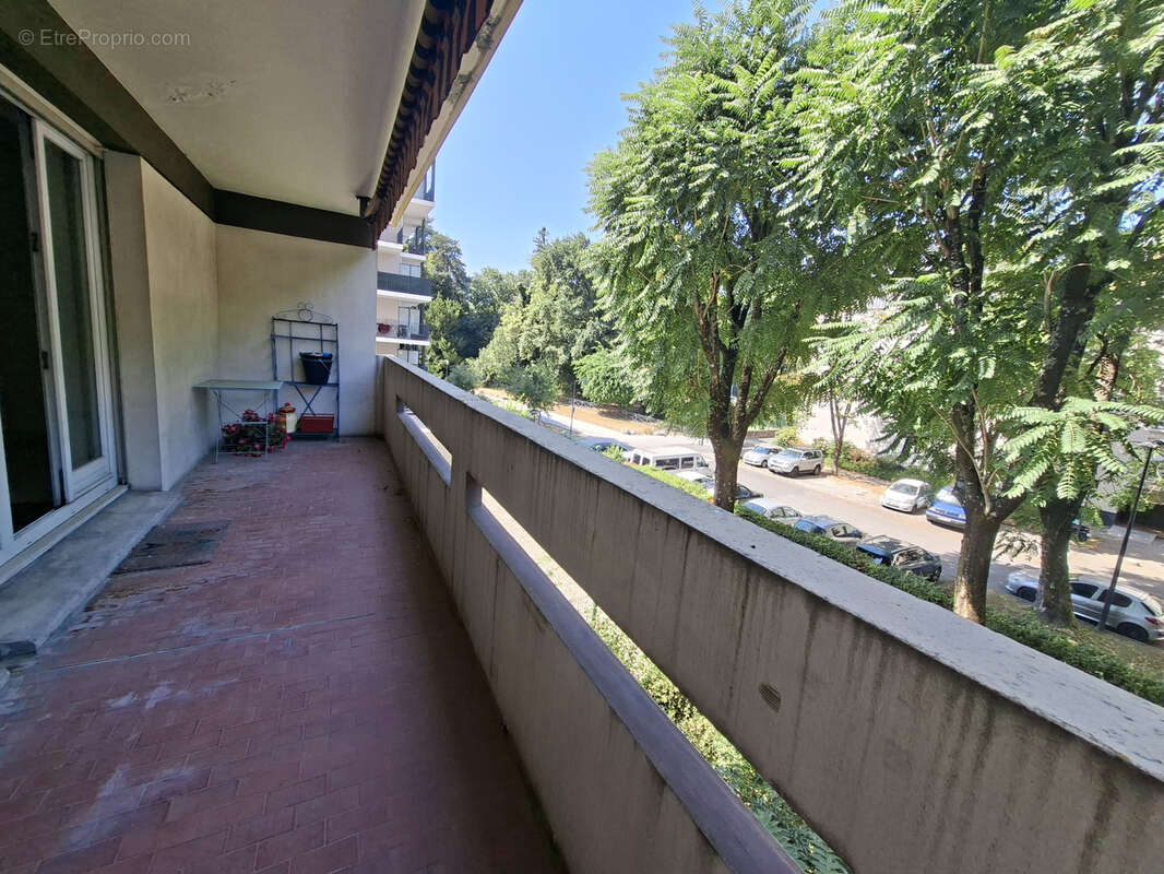 Appartement T4 de 88 m2 avec terrasse et vue sur le parc - photo 3