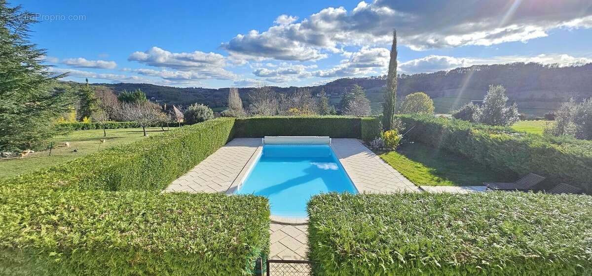 A Cénac-et-Saint-Julien maison de 170 m² avec piscine sur parc arboré de 5 000 m² et vue panoramique sur la vallée. - photo 4