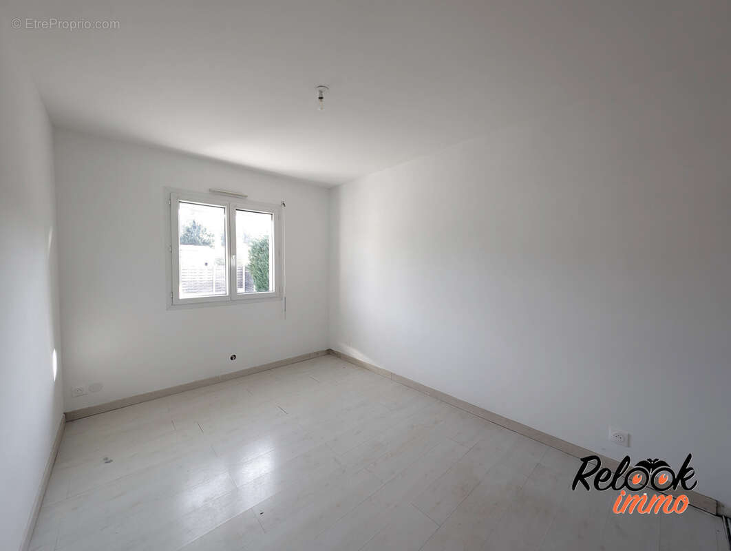 Maison de plain-pied 97m2 + garage -Salles - photo 6