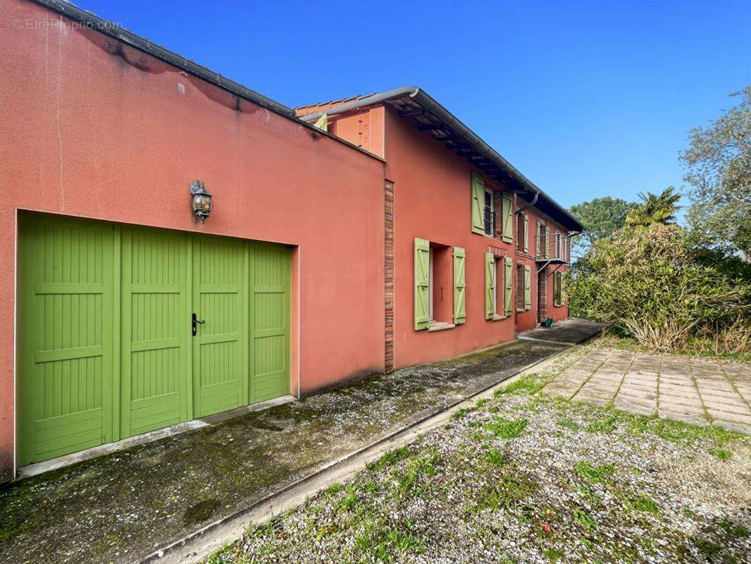 EXCLUSIF À MONTJOIR : Propriété de Caractère de 260 m² ? DPE A - photo 2