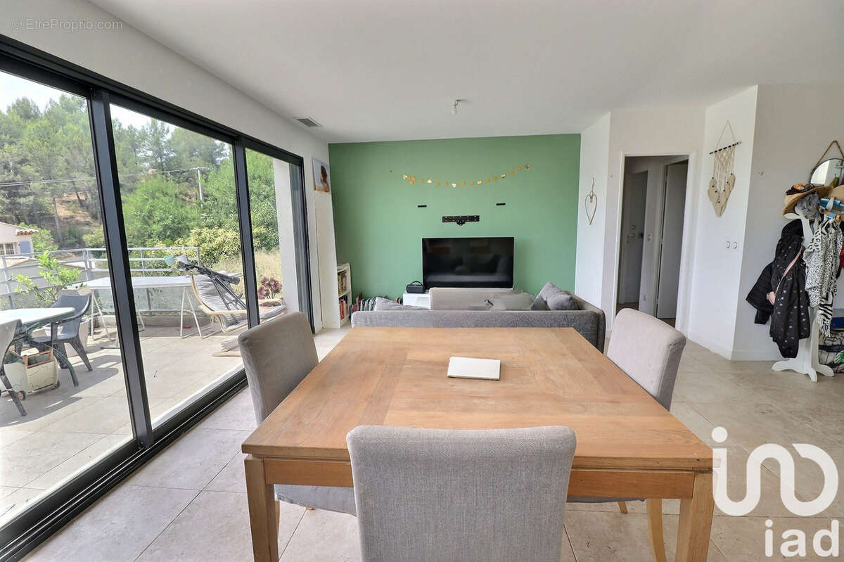 Photo 3 - Maison à ROQUEVAIRE