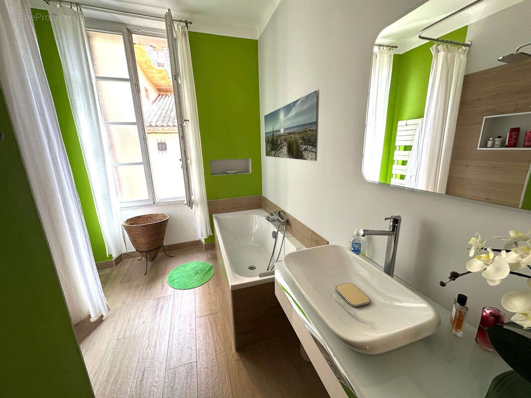 Appartement à BORMES-LES-MIMOSAS