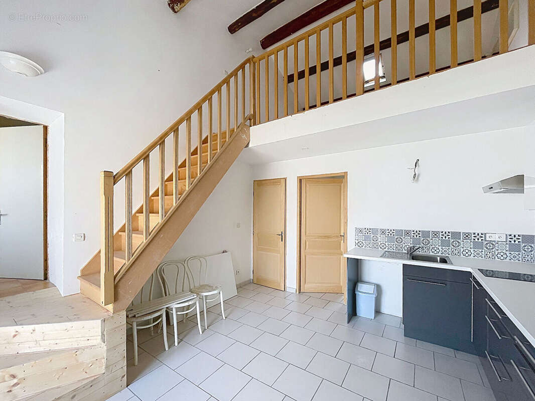 Maison à LE PUY-SAINTE-REPARADE