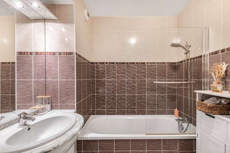 Appartement à COLLONGES-AU-MONT-D'OR