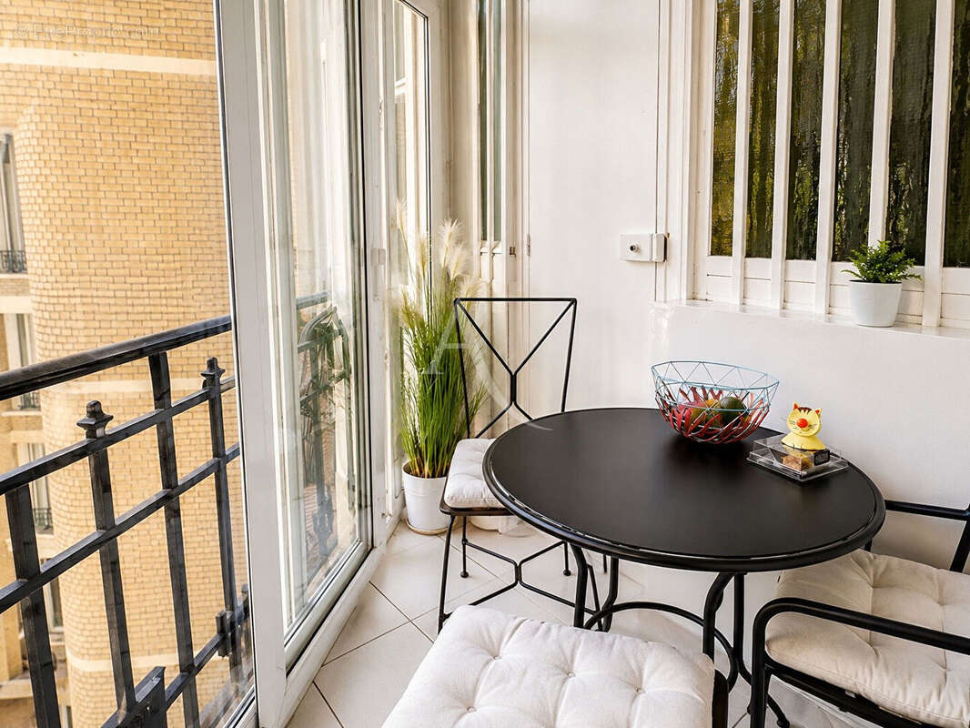 Appartement à PARIS-16E