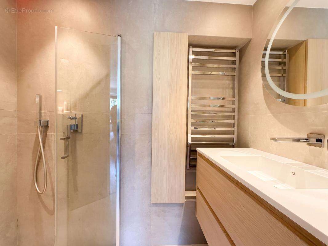  Cannes Croix des Gardes — 5 pièces 82 m² rénové, vue mer - photo 8