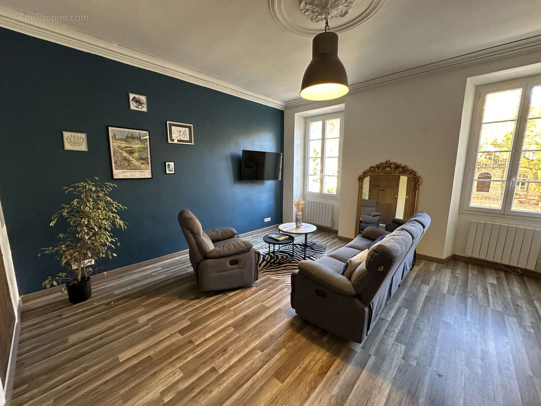 Appartement à COLLOBRIERES