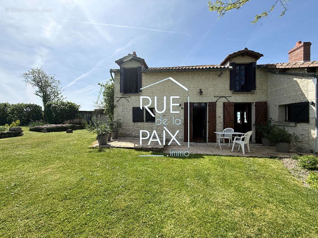 Maison à DERCE