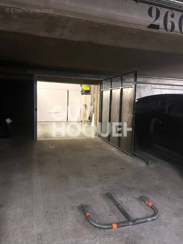 Parking à PARIS-12E